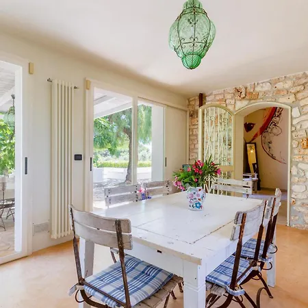 Prázdninový dům 3 Bedroom Cozy In *
