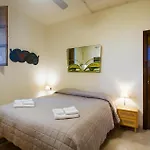 3 Bedroom Cozy In * オストゥーニ